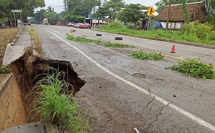 Pobladores reclaman reparación de carretera Transístmica; socavón provoca muerte de un joven estudiante