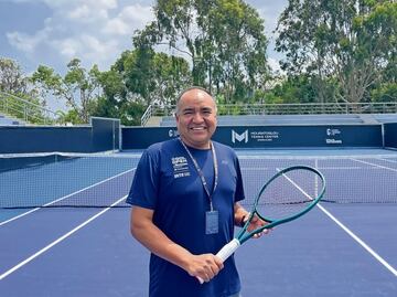 Alfredo Olivares agradece ser encordador profesional; cuenta con 15 años de historias en el tenis