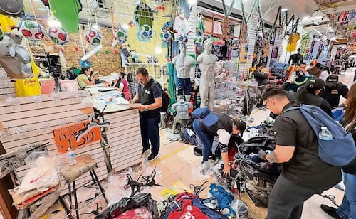 65,934 Pieces of Pirate Merchandise Seized in Mexico City's Historic Center