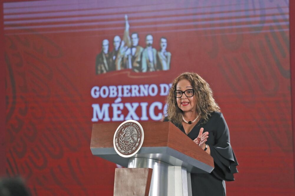 La directora de Notimex, Sanjuana Martínez, rechazó que la Agencia de Noticias del Estado Mexicano haya despedido injustificadamente a periodistas, quienes se manifestaron afuera de Palacio Nacional. Foto/GERMÁN ESPINOSA. EL UNIVERSAL