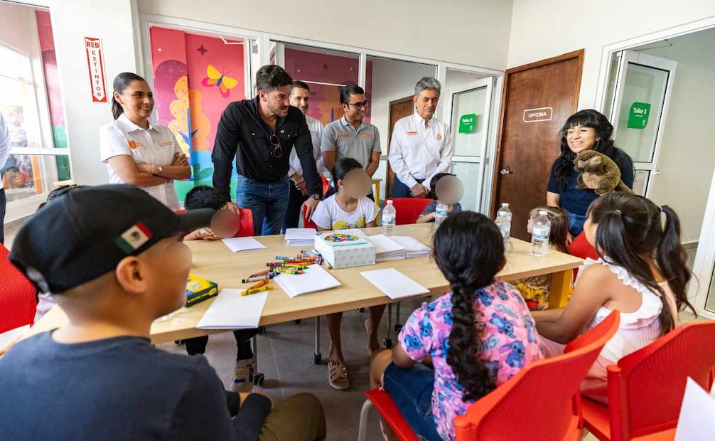 Samuel García inaugura Macrocentro Comunitario en Allende, Nuevo León; ofrece servicios sociales, educativos y culturales.
Foto: Especial.