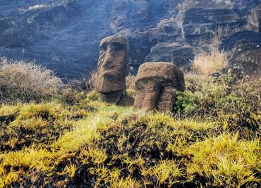 Incendio en la Isla de Pascua, en Chile, arrasa con varios moais y más de 100 hectáreas