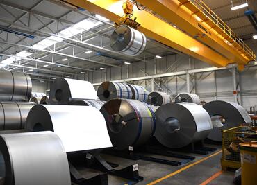 La Unión Europea duplicará sus aranceles al acero para "salvar al sector"