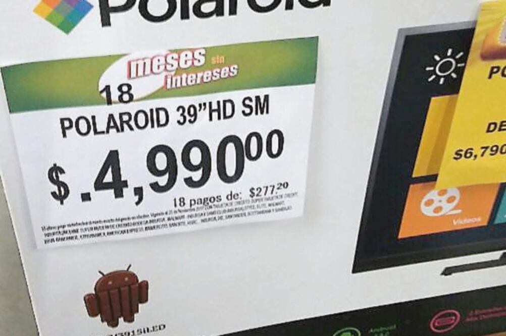 Eluden promoción. A las 12:41 horas de ayer, los clientes se retiraron luego de que nadie les cobró la mercancía.