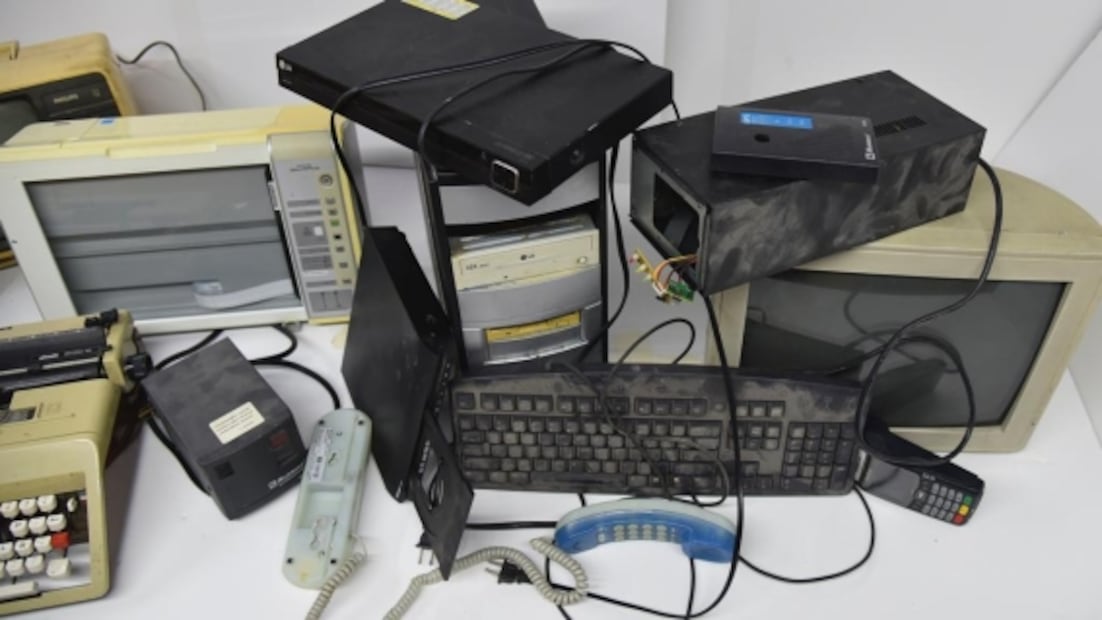 Así podrás tirar teles, planchas, refris y basura electrónica sin dañar el ambiente en Edomex