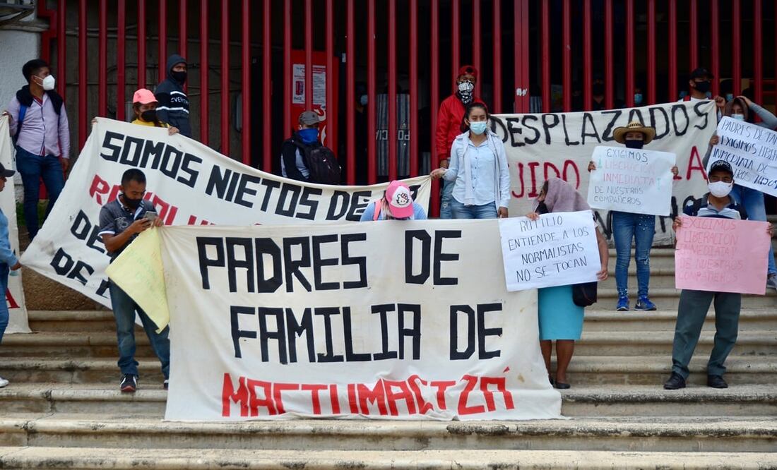 Protestan para exigir la liberación incondicional de 19 alumnos de la Escuela Normal Rural Mactumactzá. Foto: Archivo / EL UNIVERSAL