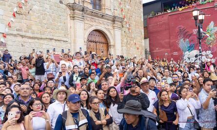 “Turistificación” alienta despojo de territorios en Oaxaca; también arrebata agua y vivienda en la entidad