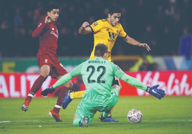 Wolves apoya a Rayados y recuerda gol de Jiménez