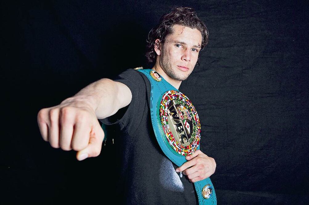 Carlos Cuadras está seguro de defender el cinto y que será por nocaut (ARCHIVO EL UNIVERSAL)