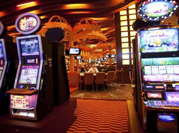 UIF bloquea 13 casinos por presunto lavado de dinero; 2 son de Grupo Salinas, que acusa persecución política