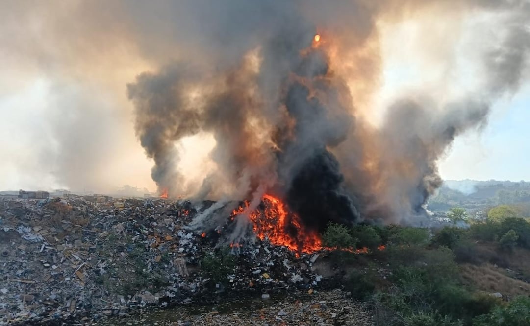 Incendio en basurero clandestino en Culiacán. Foto: oficial