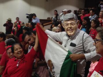 Maestros jubilados protestan en Congreso de Sinaloa