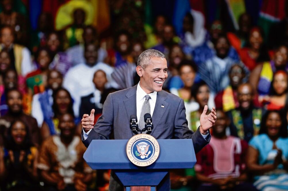 Barack Obama, presidente estadounidense, se reunió ayer en Washington con integrantes de la Iniciativa de Jóvenes Africanos Líderes (J. SCOTT APPLEWHITE. AP)