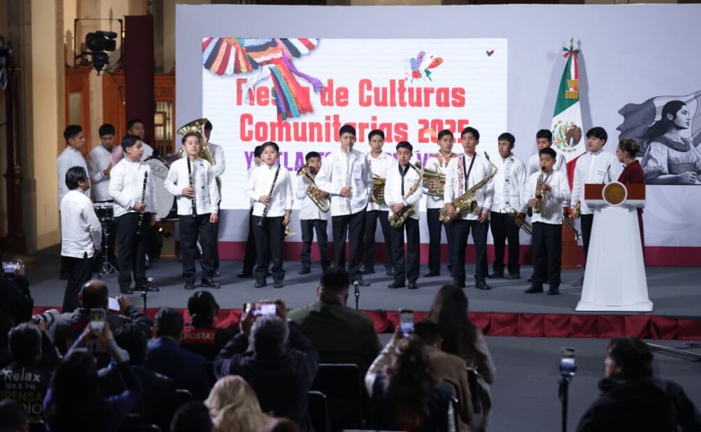 Presidenta Claudia Sheinbaum presenta Fiestas de las Culturas Comunitarias en Palacio Nacional (07/11/2025). Foto: Fernanda Rojas / EL UNIVERSAL