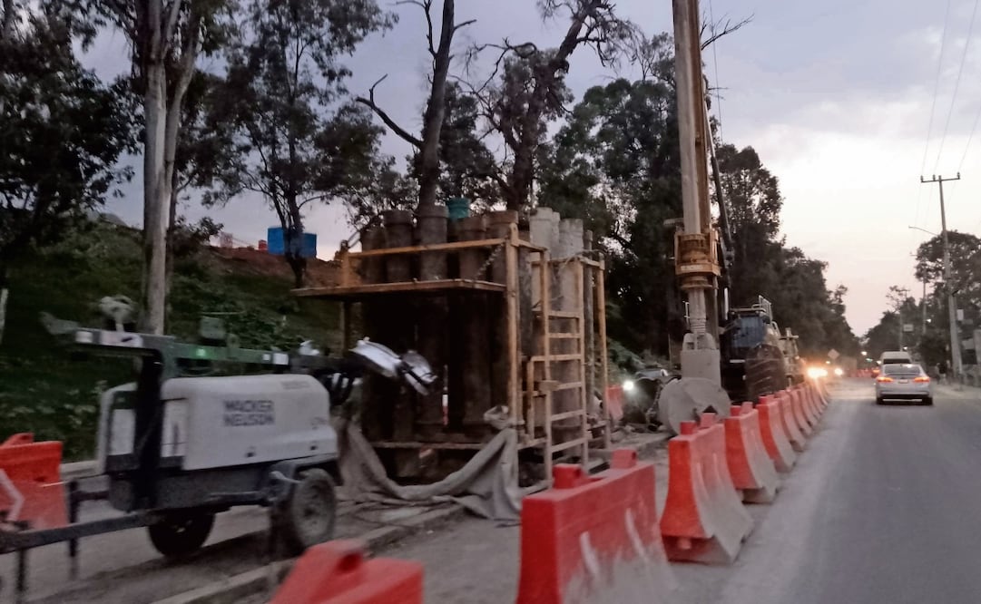 Vecinos del Macrolibra-miento de Echegaray se inconformaron con la construcción de una bajada de la vialidad hacia calz. San Agustin. Foto: Rebeca Jimpenez | El Universal