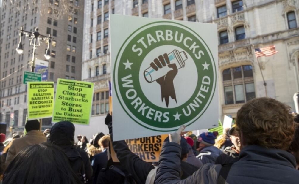 Trabajadores de Starbucks inician huelga en EU