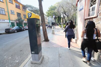 Vecinos destruyen los parquímetros en la Tabacalera