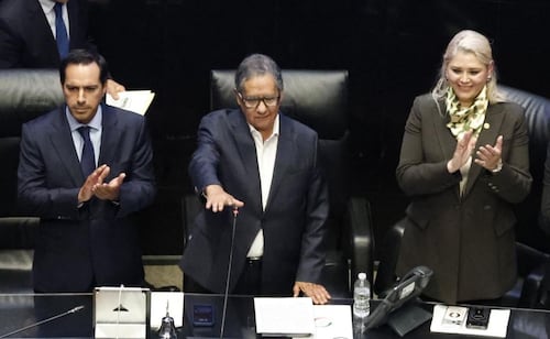 Higinio Martínez asume la presidencia del Senado; oficialismo lo respalda entre gritos de "¡Presidente!"