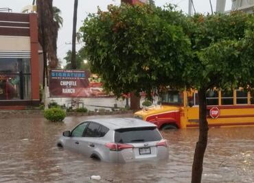 Lluvias en Sinaloa ocasionan inundaciones y accidentes, reportan