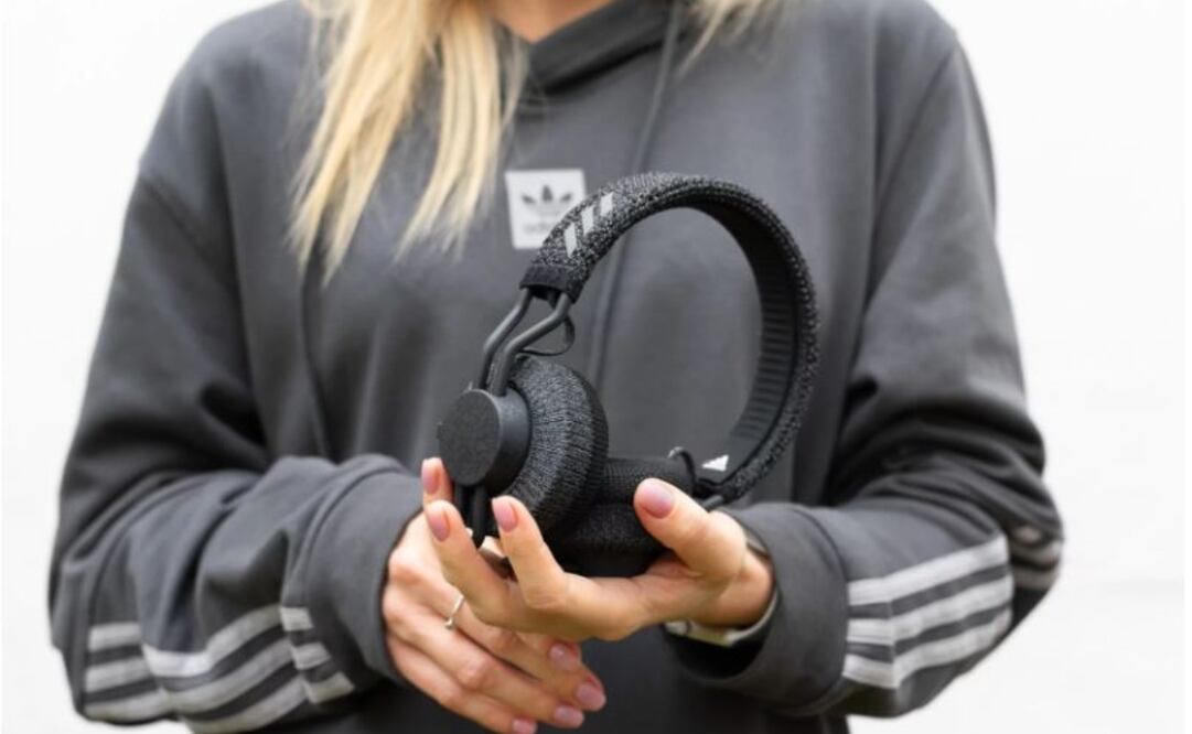 Con estos audífonos podrás escuchar música mientras practicas tu deporte favorito sin problema