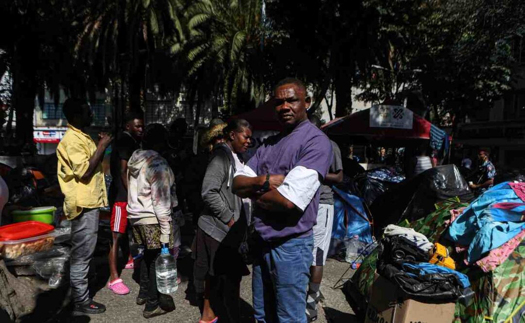 Migrantes en el campamento de la Plaza Giordano en la alcaldía Cuauhtémoc. Foto: Gabriel Pano. EL UNVIERSAL