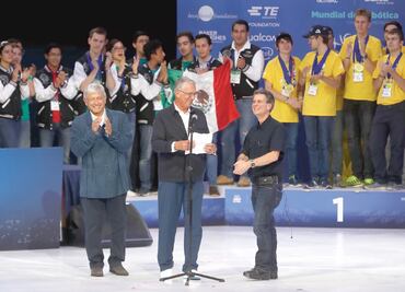 Urge AMLO a cuidar energías no renovables