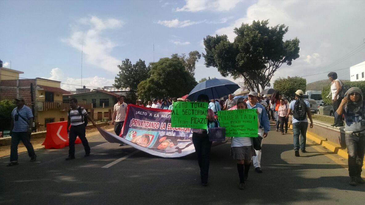Marcha CNTE en Oaxaca tras detención de dirigentes