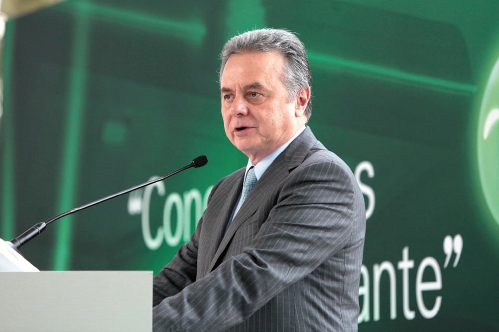 El secretario de Energía, Pedro Joaquín Coldwell, destacó que un automóvil a gasolina emite 3 toneladas de dióxido de carbono al año, mientras que un eléctrico no genera emisiones contaminantes a la atmósfera (ESPECIAL)