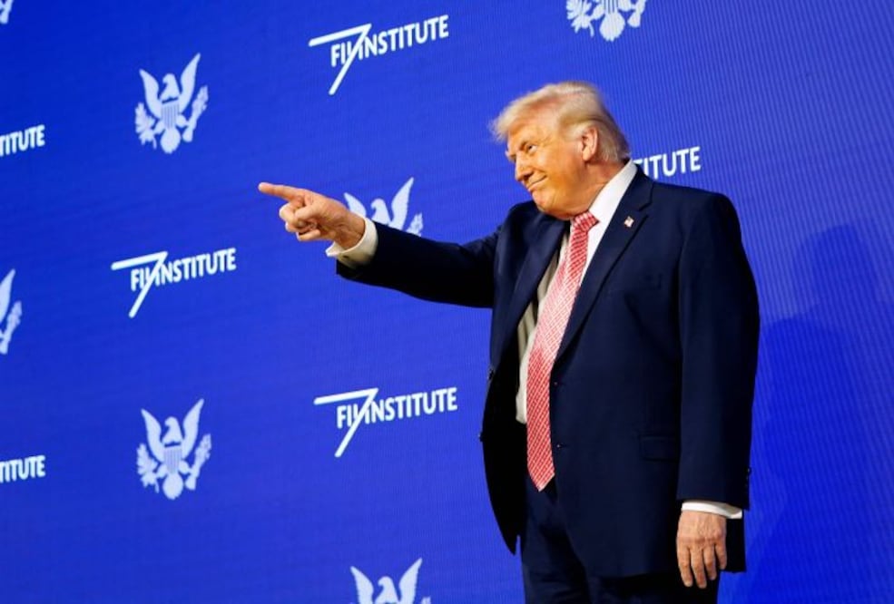 Donald Trump encarna una forma de liderazgo donde la afirmación pesa más que la verificación y el impacto más que la precisión. Crédito: Nathan Howard / GETTY IMAGES NORTH AMERICA / Getty Images via AFP