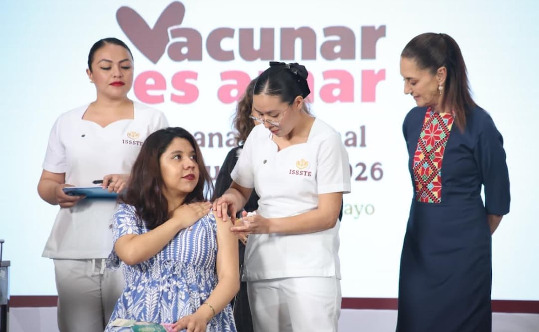 Extienden Semana Nacional de Vacunación en México y aplican vacunas durante la conferencia de prensa de la presidenta Claudia Sheinbaum (28/04/2026). Foto: Luis Camacho / EL UNIVERSAL