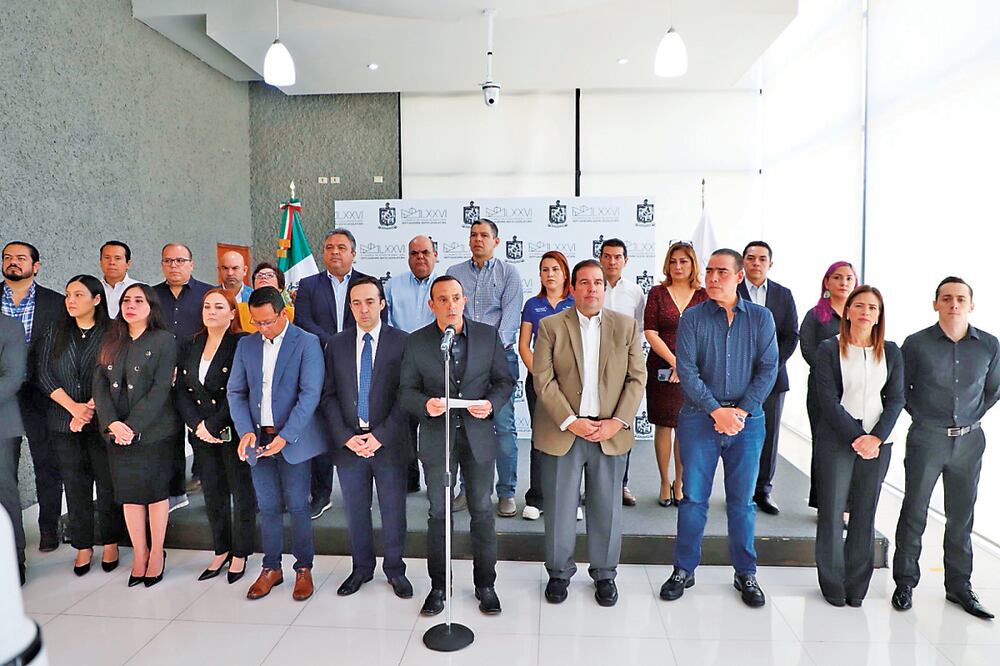 Diputados del PRI y PAN en Nuevo León lamentaron el asesinato del director jurídico del Congreso del Estado, Ricardo Flores Suárez. Foto: Especial