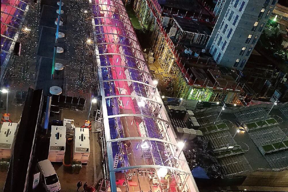 Hay redes metálicas en los alrededores de la Arena de Wembley. (INDER BUGARIN. EL UNIVERSAL)