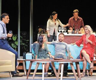 "Perfectos desconocidos" llena de risas el teatro