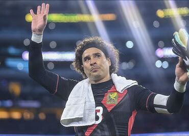 Guillermo Ochoa manda mensaje a sus detractores; "Solo Cristiano Ronaldo, Messi y yo podemos jugar seis mundiales"