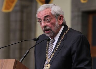 Funcionario de la UNAM miente y firma como maestro sin serlo