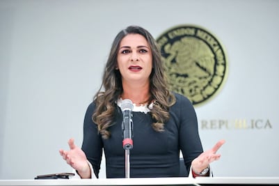 Ana Guevara no ayuda a atletas pero sí a sus amigos