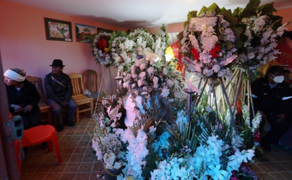 La ciudad de El Alto llora a sus estudiantes muertos en la universidad de Bolivia