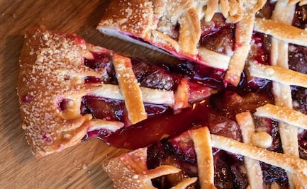 Hornea un pay de cerezas, te damos la receta 