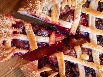 Hornea un pay de cerezas, te damos la receta