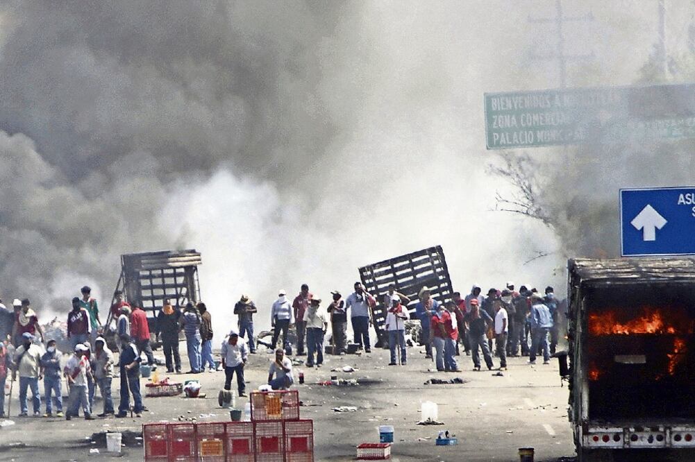 La CNTE considera como “fechas históricas” en su calendario alternativo el enfrentamiento de Nochixtlán y la desaparición de los 43 estudiantes normalistas de Ayotzinapa. (ARCHIVO EL UNIVERSAL) 