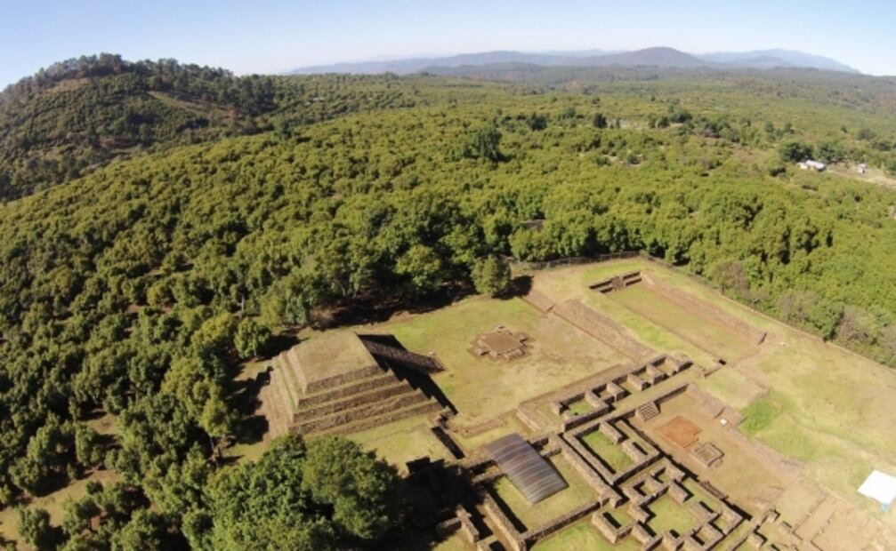 Con drones exploran ciudades prehispánicas ocultas en Michoacán