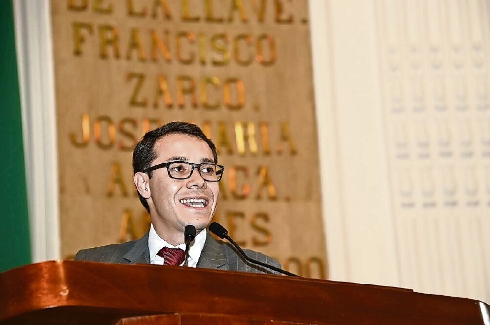 El diputado local del PVEM, Fernando Zárate, asegura que se violaron procedimientos en la discusión de la Ley de Vivienda (TOMADA DE TWITTER)