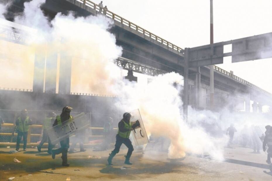 Enfrentamiento entre policías deja 60 heridos