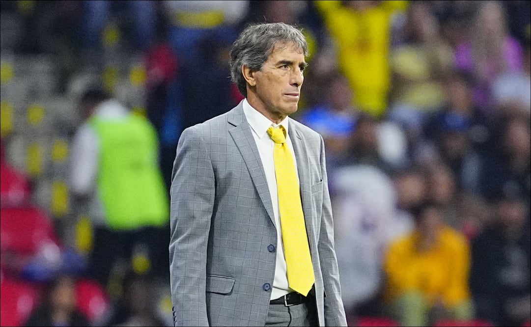 Guillermo Almada sorprendió con la alineación del América para jugar ante las Chivas / FOTO: Imago7