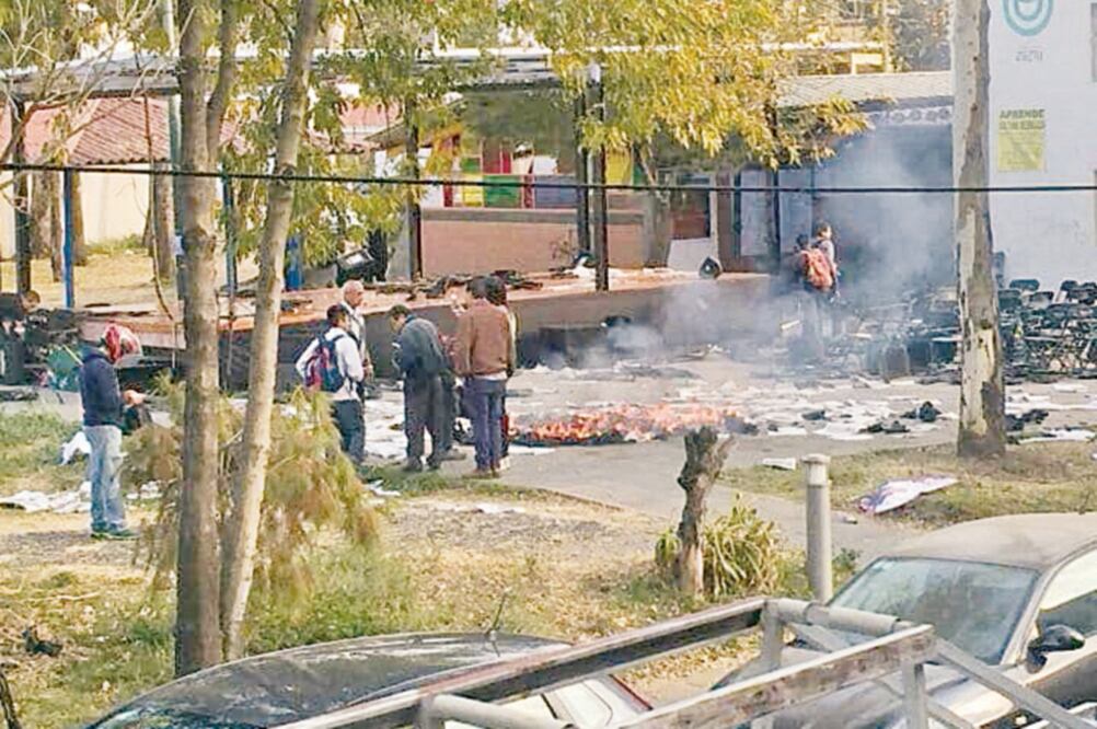 El 3 de enero pasado, un mitin de Morena en la delegación Coyoacán terminó en zafarrancho y con varias personas heridas. (ARCHIVO EL UNIVERSAL)
