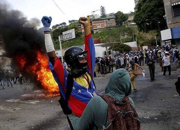 Reprimen marcha en Caracas; hay 100 heridos
