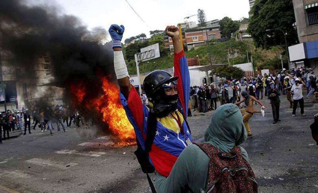 Reprimen marcha en Caracas; hay 100 heridos