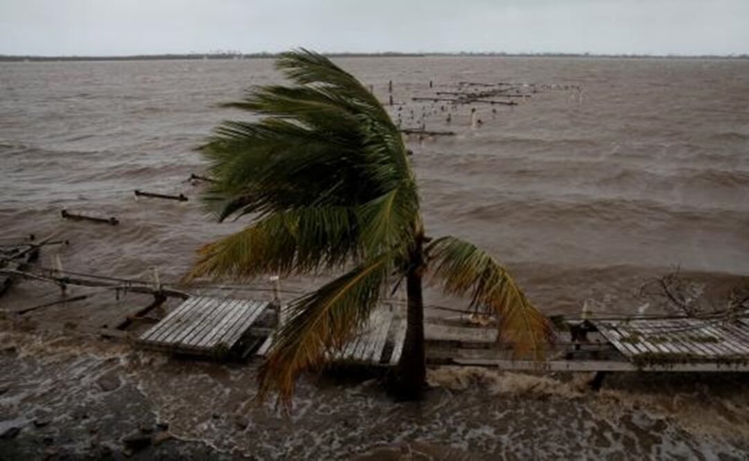 A damaged pier is seen after the area was hit by Hurricane Maria in Puerto de Jobos, Puerto Rico  - Photo: Carlos García/REUTERS