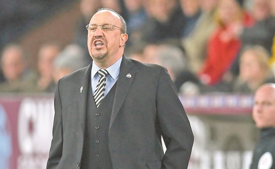 La urraca vuela bajo