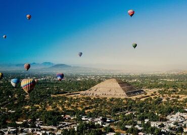 Suspenden dos vuelos de globos aerostáticos en Teotihuacán, tras inconsistencias durante operativo